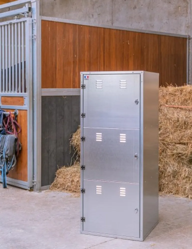 Armoire de consigne pour sellerie