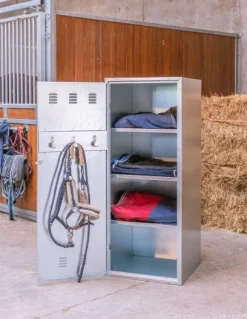 Armoire pour couverture d'équitation