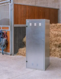 Armoire pour couverture d'équitation